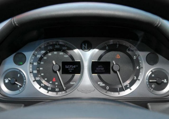  阿斯顿·马丁内饰 